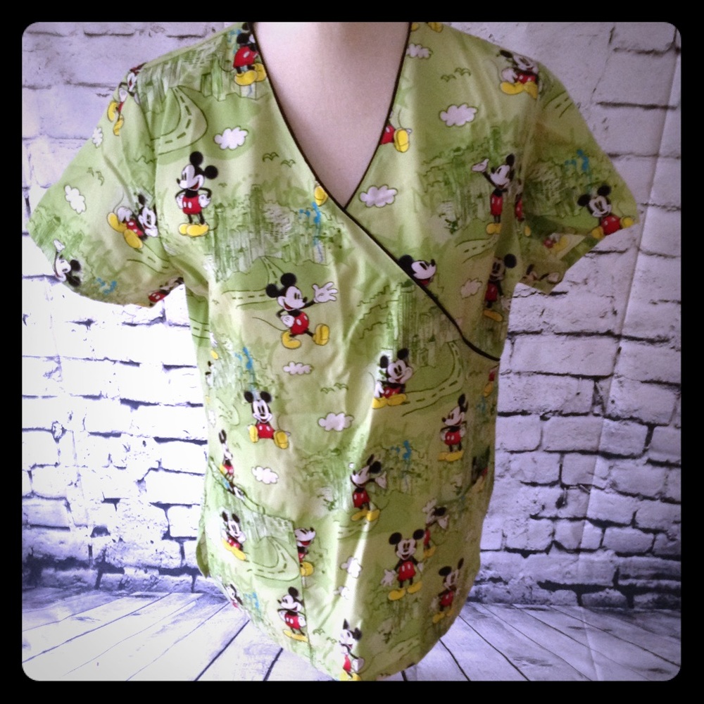 SCRUB TOP!! Disney's Mickey Mouse scrub top
